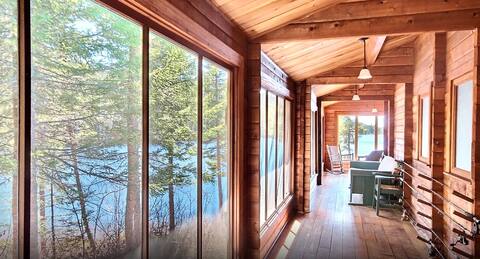 The entrée du chalet principal with a nice space for cannes à pêche.