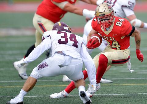 Receiver Mathieu Hudon tried to beat his roofer in possession on Sunday during the Rouge et Or's landslide victory.