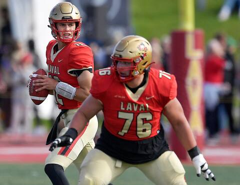 Rouge et Or quarterback Arnaud Desjardins was entitled to impeccable coverage from his offensive line.