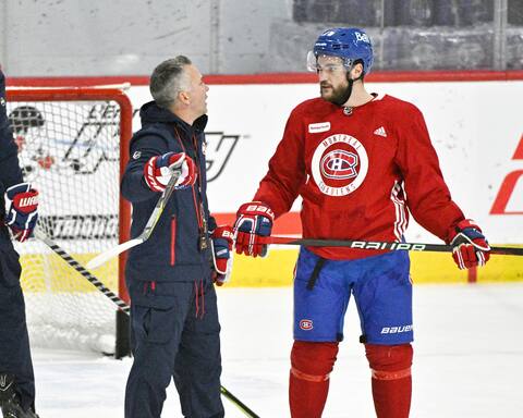 Head coach Martin St-Louis spoke with Jonathan Drouin on the ice at the Brossard Sports Center on Monday during training for the Canadiens.