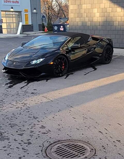 Amanda Levesque - Lamborghini