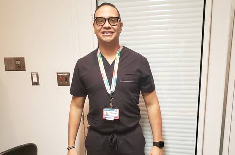 32 yaşındaki Kolombiyalı Kevin Gutierrez Salgado, yaklaşık bir yıldır Quebec'teki Saint-Sacrement Hastanesinde çalışıyor.