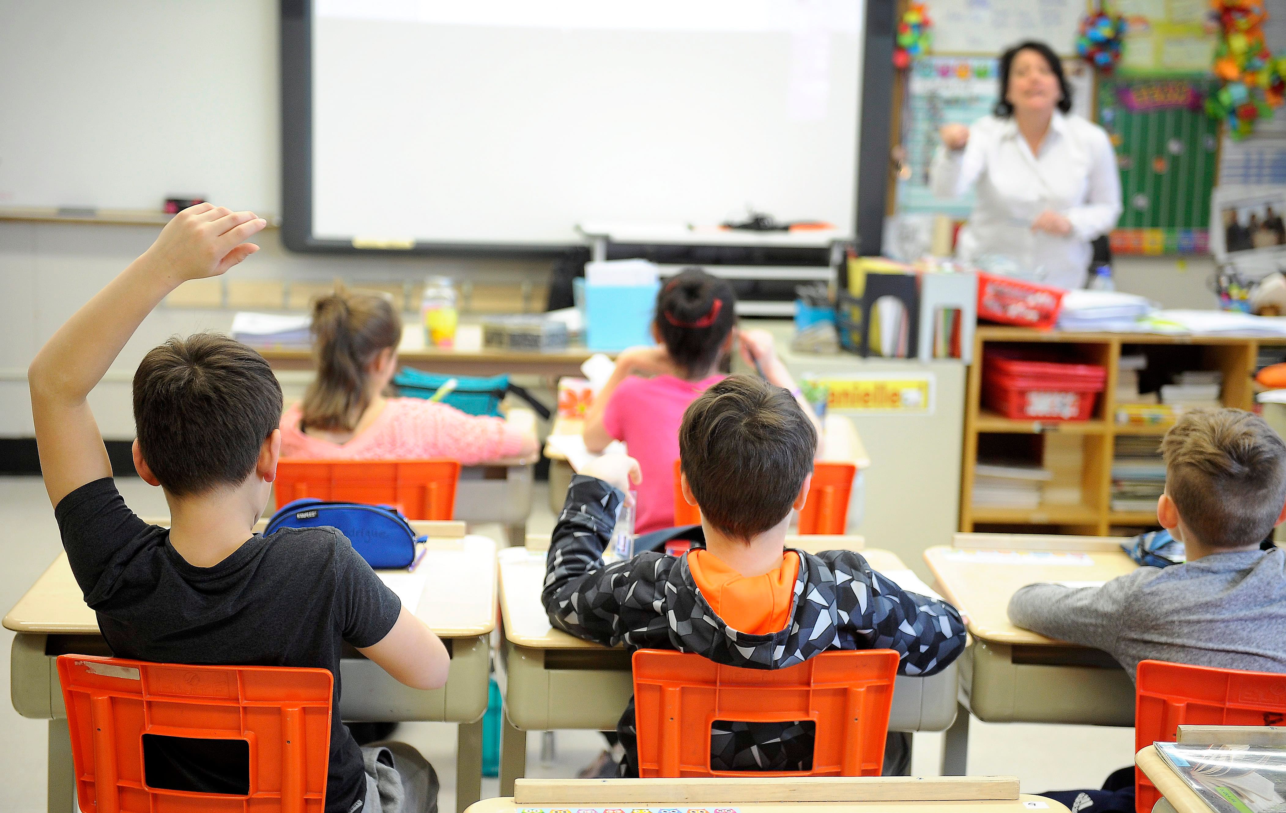 Deux mois apr&egrave;s la rentr&eacute;e scolaire : plus de 1600 postes vacants dans les &eacute;coles du Qu&eacute;bec 
POSTES VACANTS DANS LES &Eacute;COLES PUBLIQUES