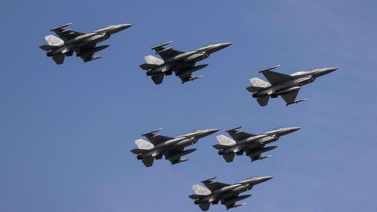 Un avion de chasse F-16 s’écrase en Ukraine et tue un pilote de haut niveau