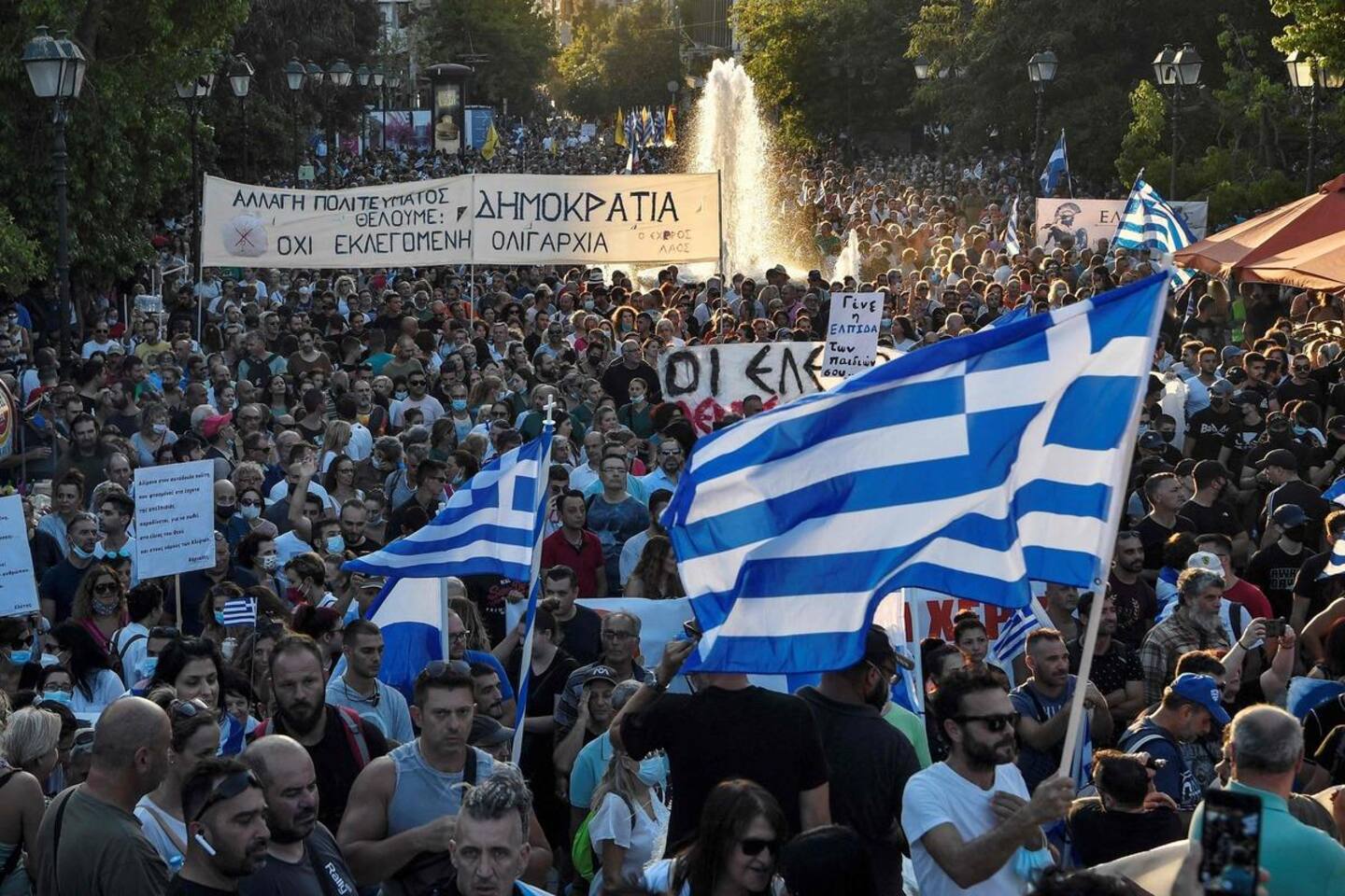 Grèce: 7000 manifestants contre la vaccination obligatoire des soignants Grèce: 7000 manifestants contre la vaccination obligatoire des soignants