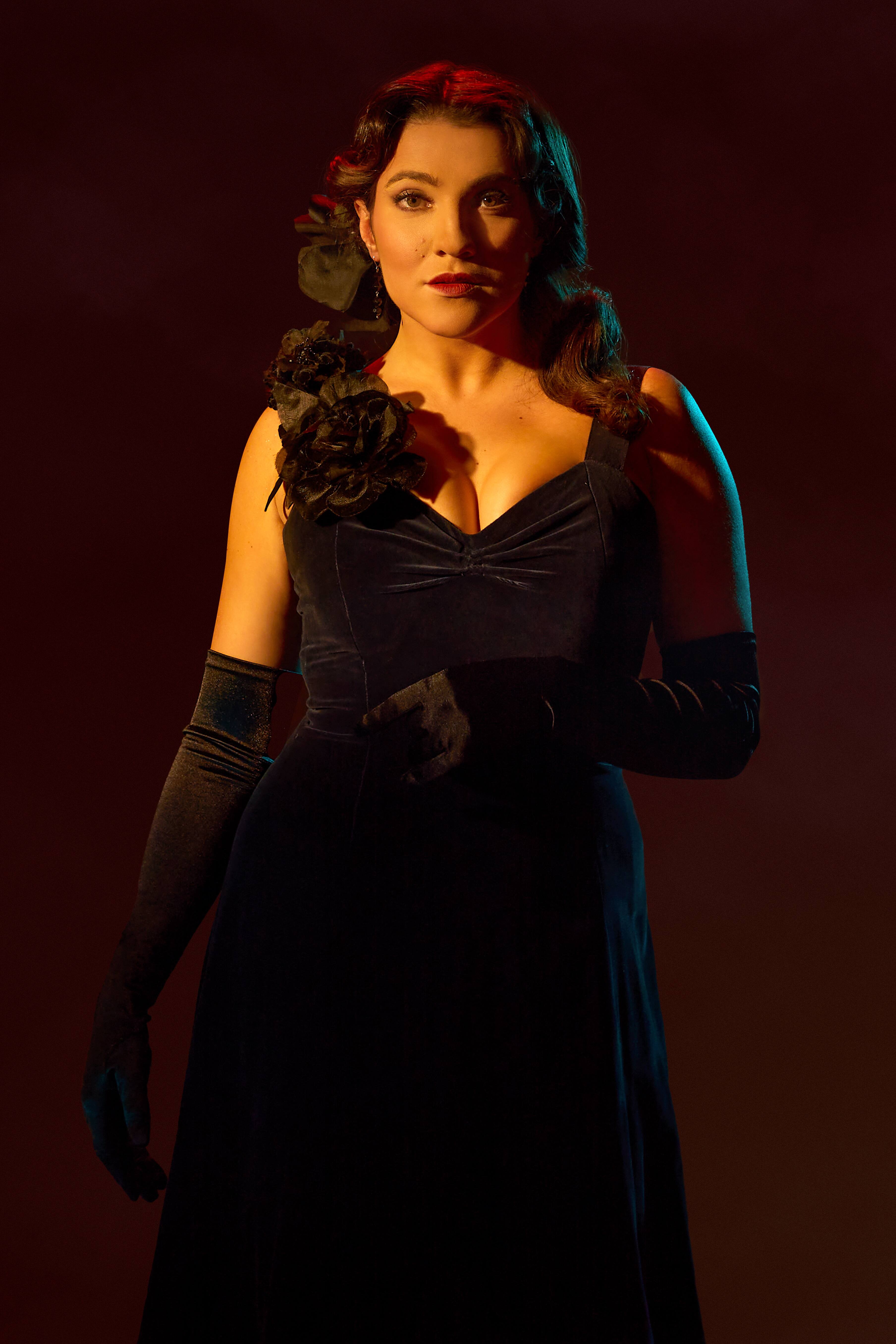 Le spectacle musical de la reine du burlesque: Lili St-Cyr revit sur scène JDQ