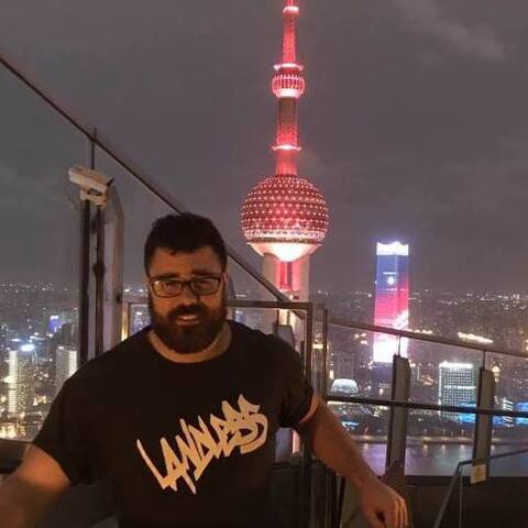 Maxime Foucher se presenta en Shanghai.