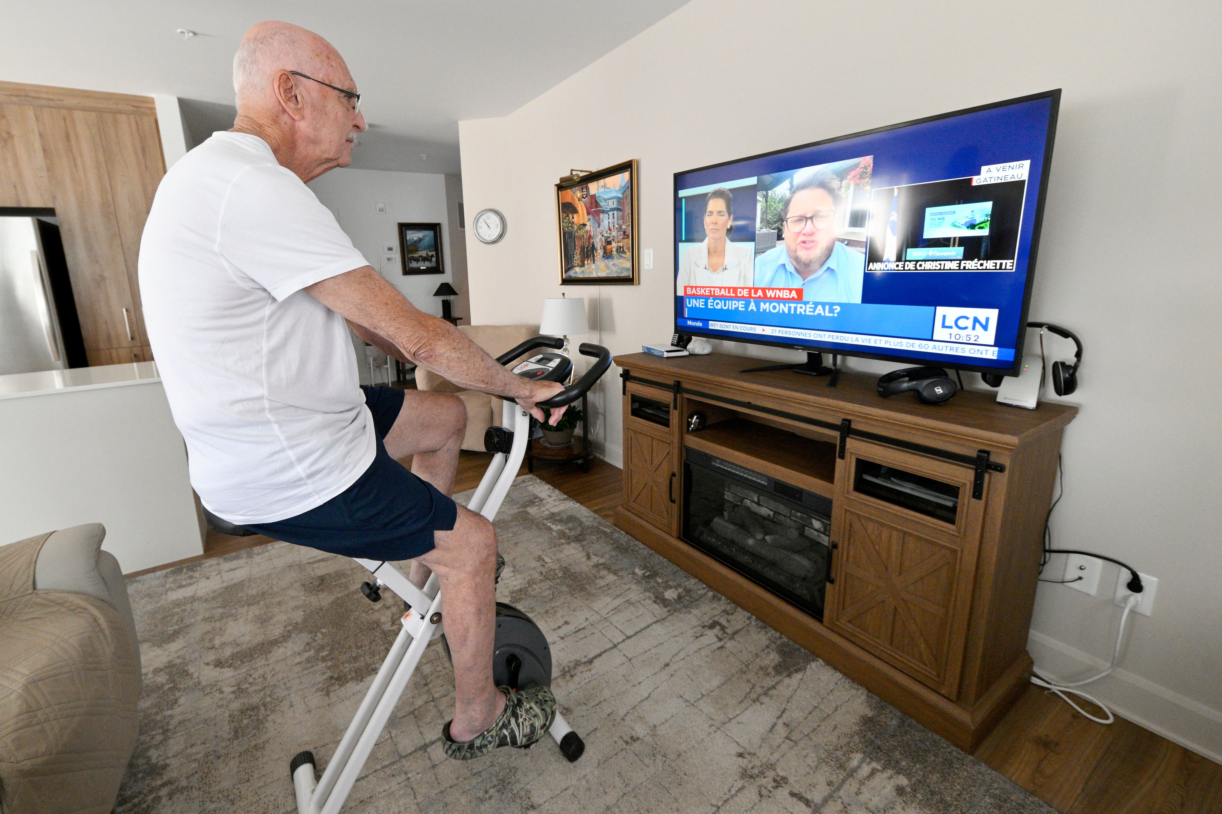 Syndrome des jambes sans repos: un homme âgé atteint d'un mal qui «rend fou»