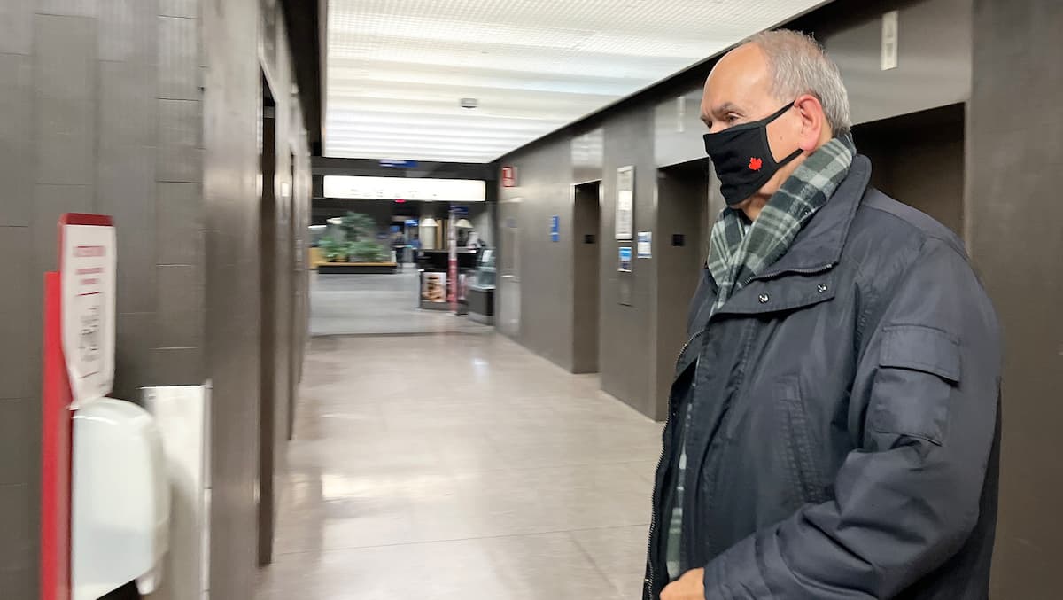 Ex-enseignant coupable d’abus sexuels: sa sentence reportée car elle est rédigée en français