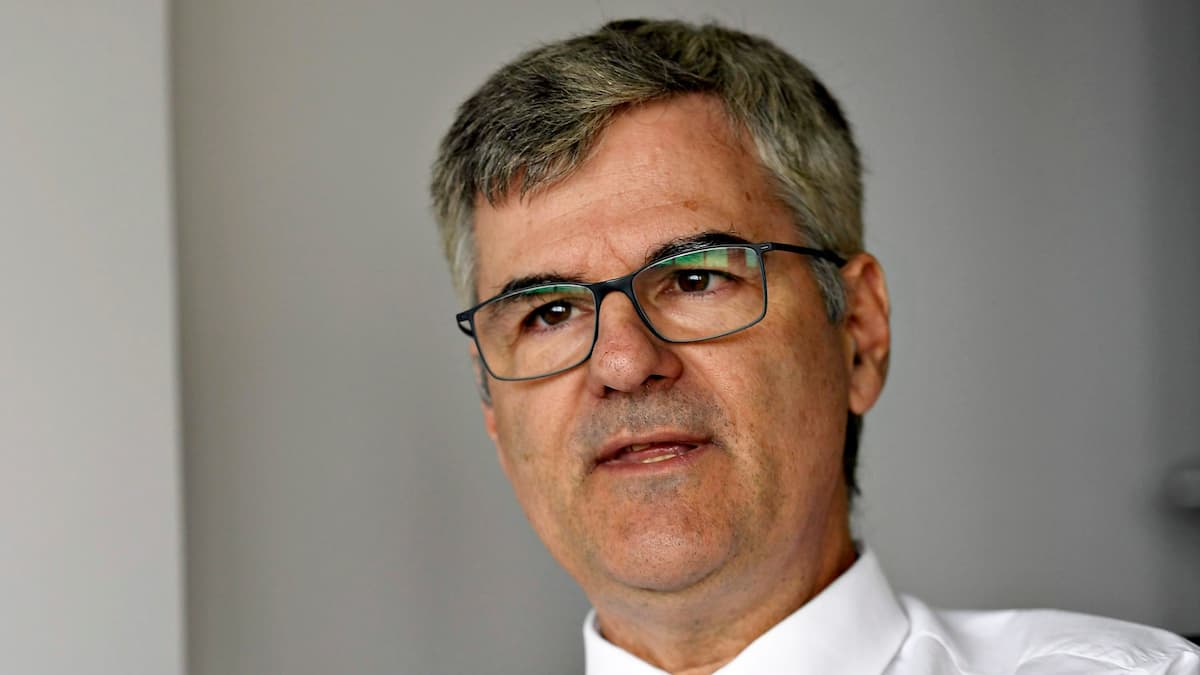 Un autre projet suspendu: Éric Caire est la risée des experts