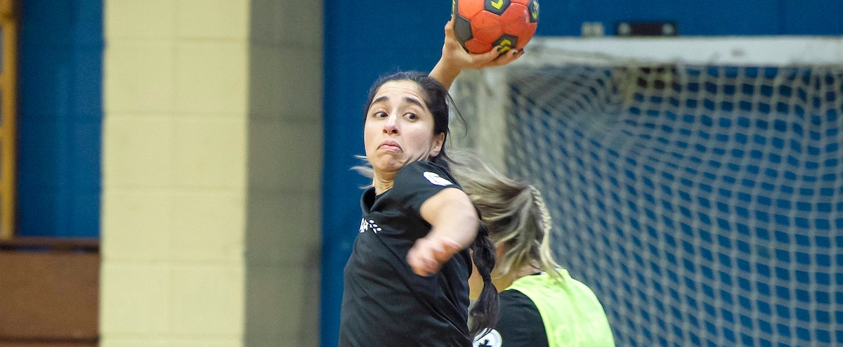 Des joueuses de handball doivent payer pour représenter le Canada aux