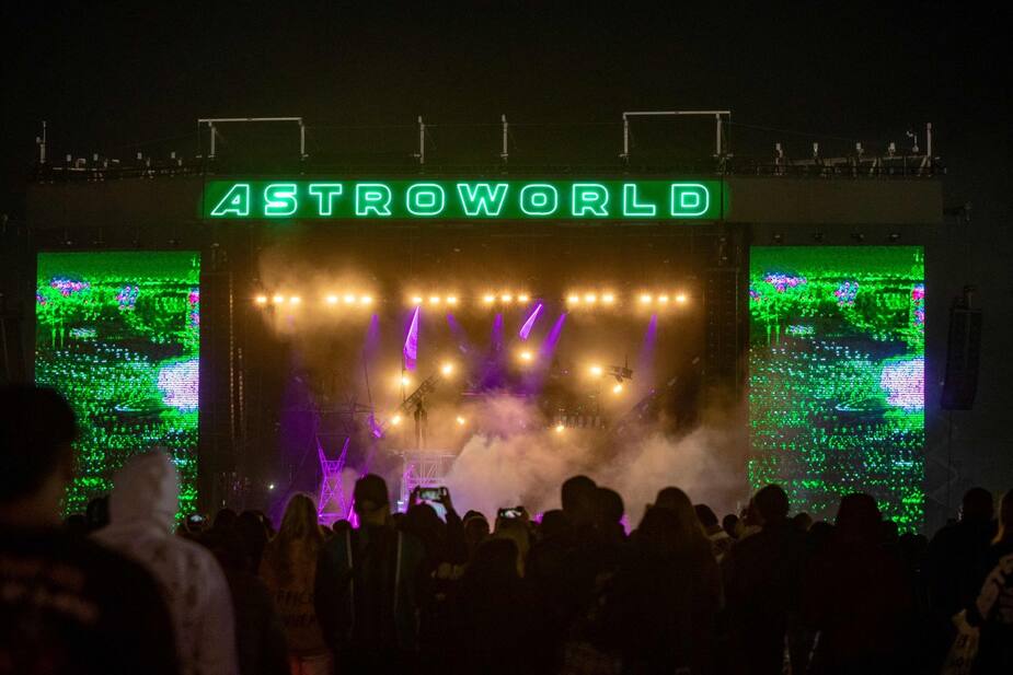 Image principale de l'article 8 morts pendant un show de Travis Scott