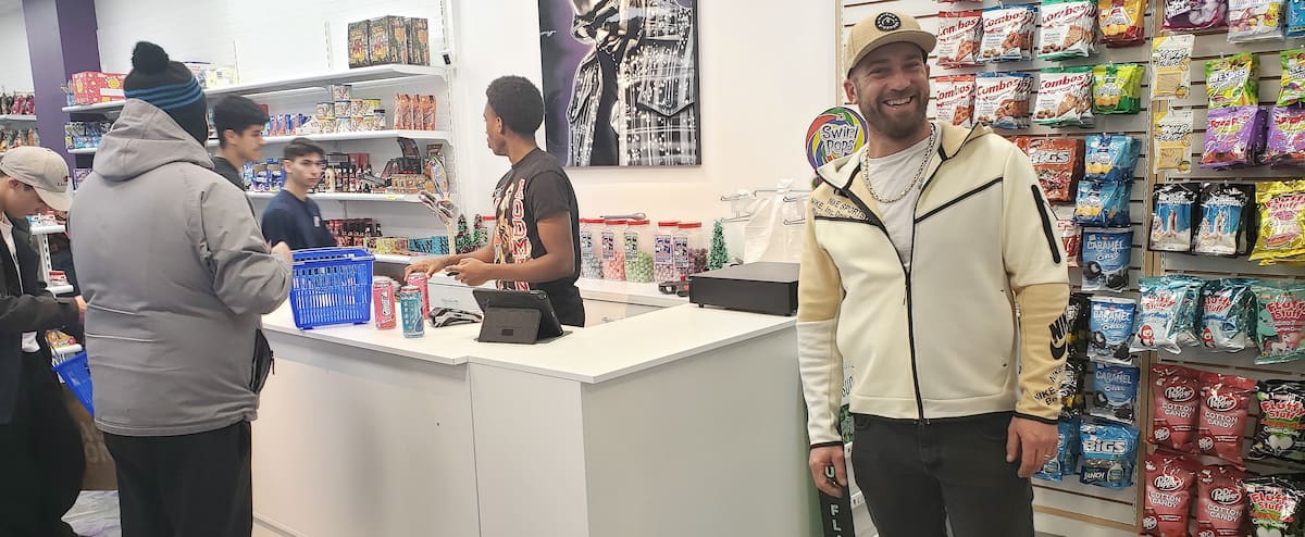 Les bonbons lui ont redonné la joie de vivre après le décès de sa femme