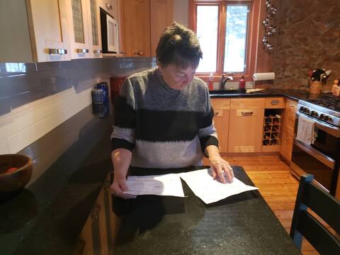 73-year-old Francine Galarneau realized when she opened her mail this week that she had been the victim of a scam while buying earrings in Mexico which ultimately cost her 4250 USD $.