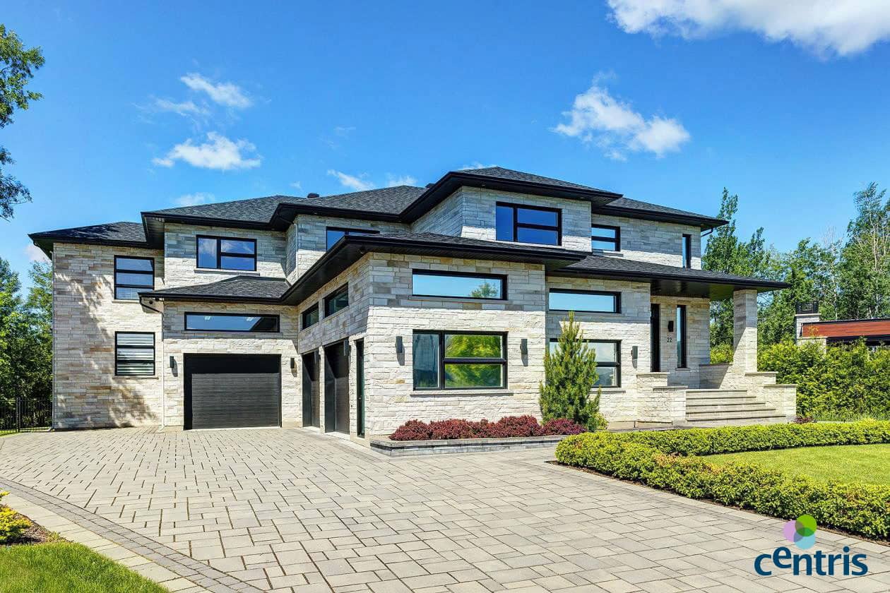 [PHOTOS] Shea er a vendu sa maison de Candiac... et a réalisé un