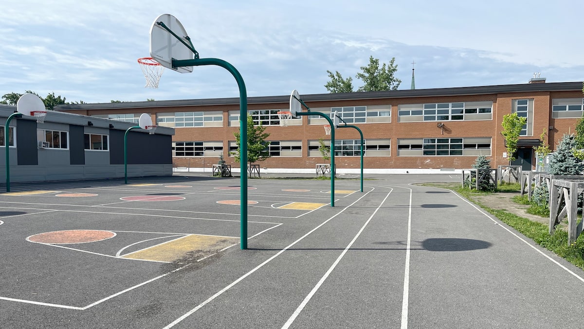 La fin des grands rectangles d’asphalte: la plupart des «pires cours d’école» de notre palmarès se sont améliorées en 5 ans