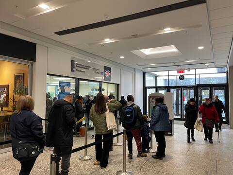 Long lines formed in front of several SAAQ service points, such as the one at Place Longueuil, as the state-owned company resumed operations after a nearly month-long hiatus.