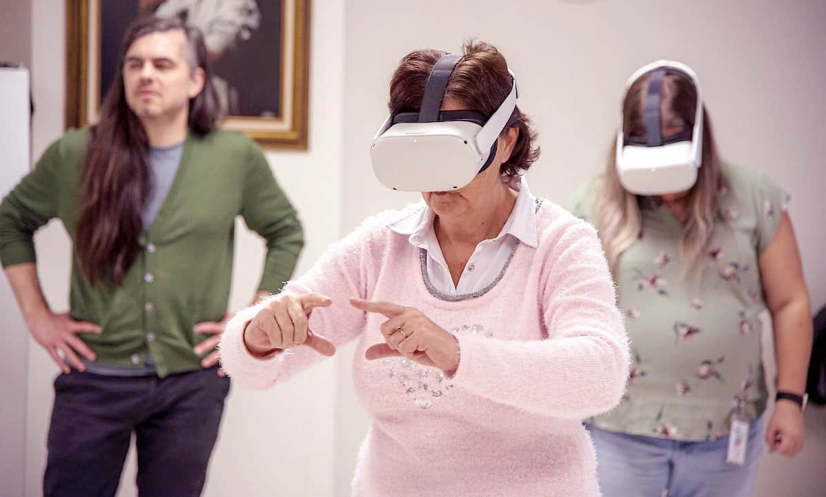 Curated visual reference: Visual Reference: Escape At The End Of Life Thanks To Virtual Reality