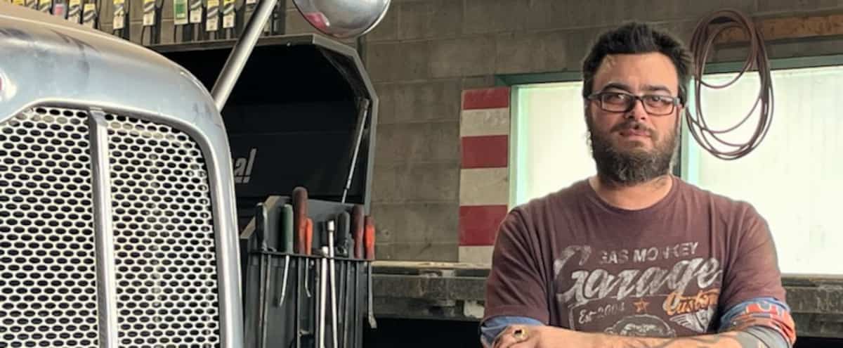 Il abandonne le métier de camionneur et vend ses cinq camions parce qu’il n’en peut plus financièrement