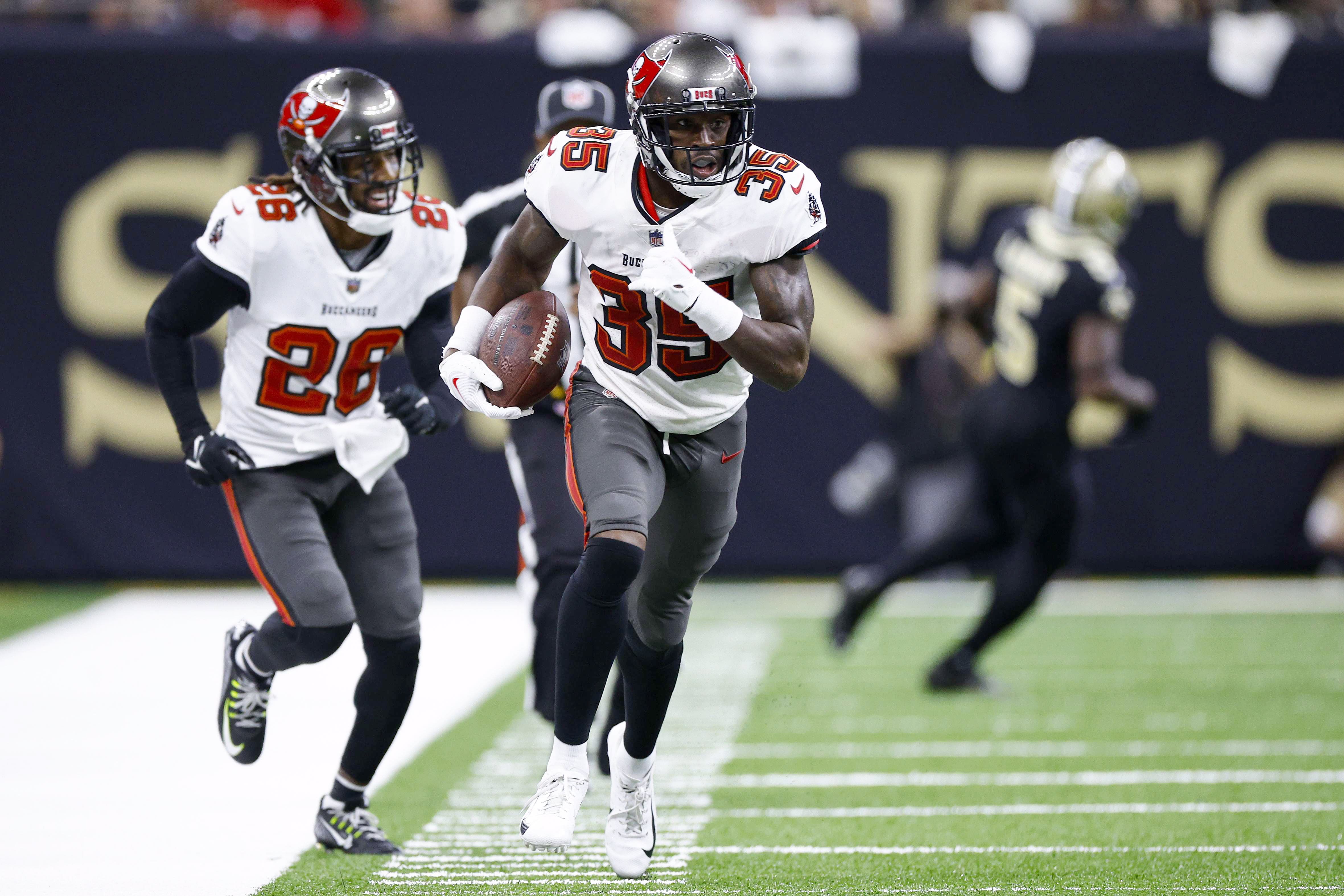 Jamel Dean ha realizzato moltissimi grandi giochi difensivi ai Buccaneers e ha mantenuto il passo con gli Steelers.