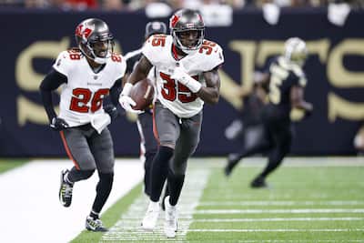 Jamel Dean ha realizzato moltissimi grandi giochi difensivi ai Buccaneers e ha mantenuto il passo con gli Steelers.