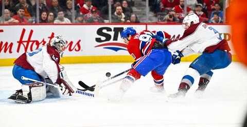 Anthony Richard a raté une chance de marquer en première période, mais l'attaquant des Canadiens était surveillé de près par Jack Johnson, et le gardien Alexandar Georgiev veillait.