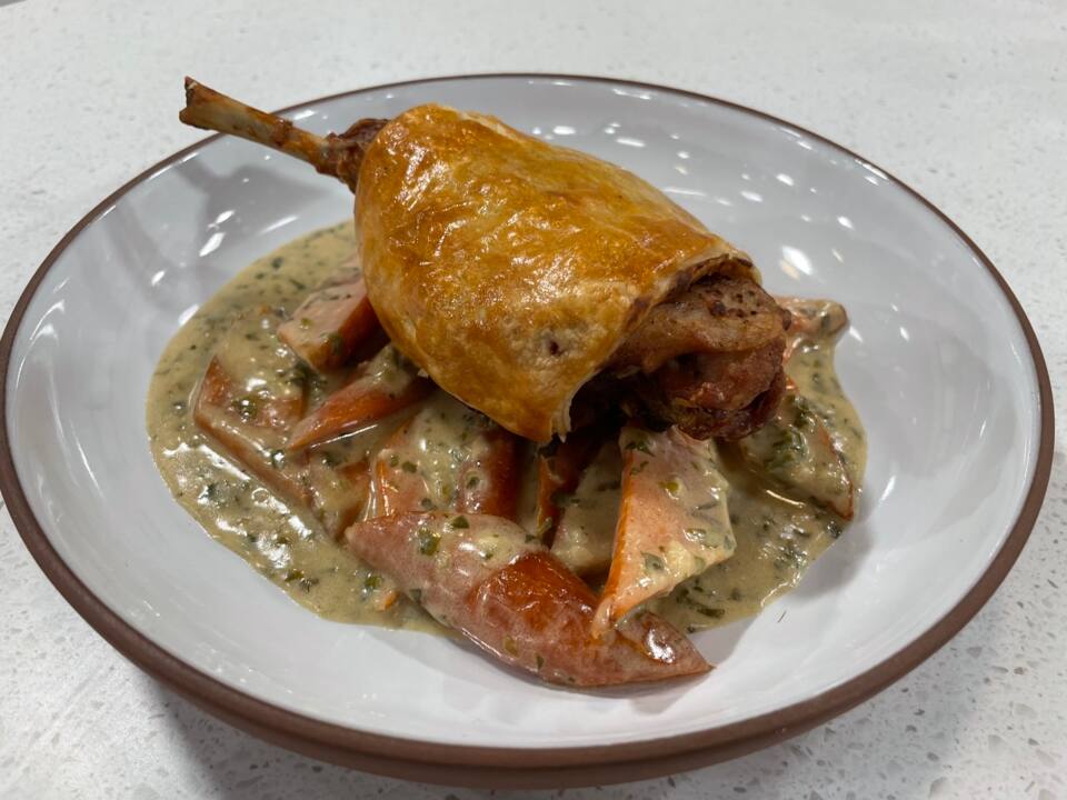 Feuilleté de cuisse de lapin à la moutarde