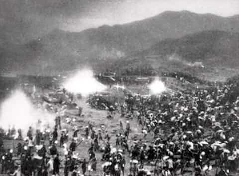 During the 'Great Leap Forward' in 1958, workers spent the night on a steel production site.