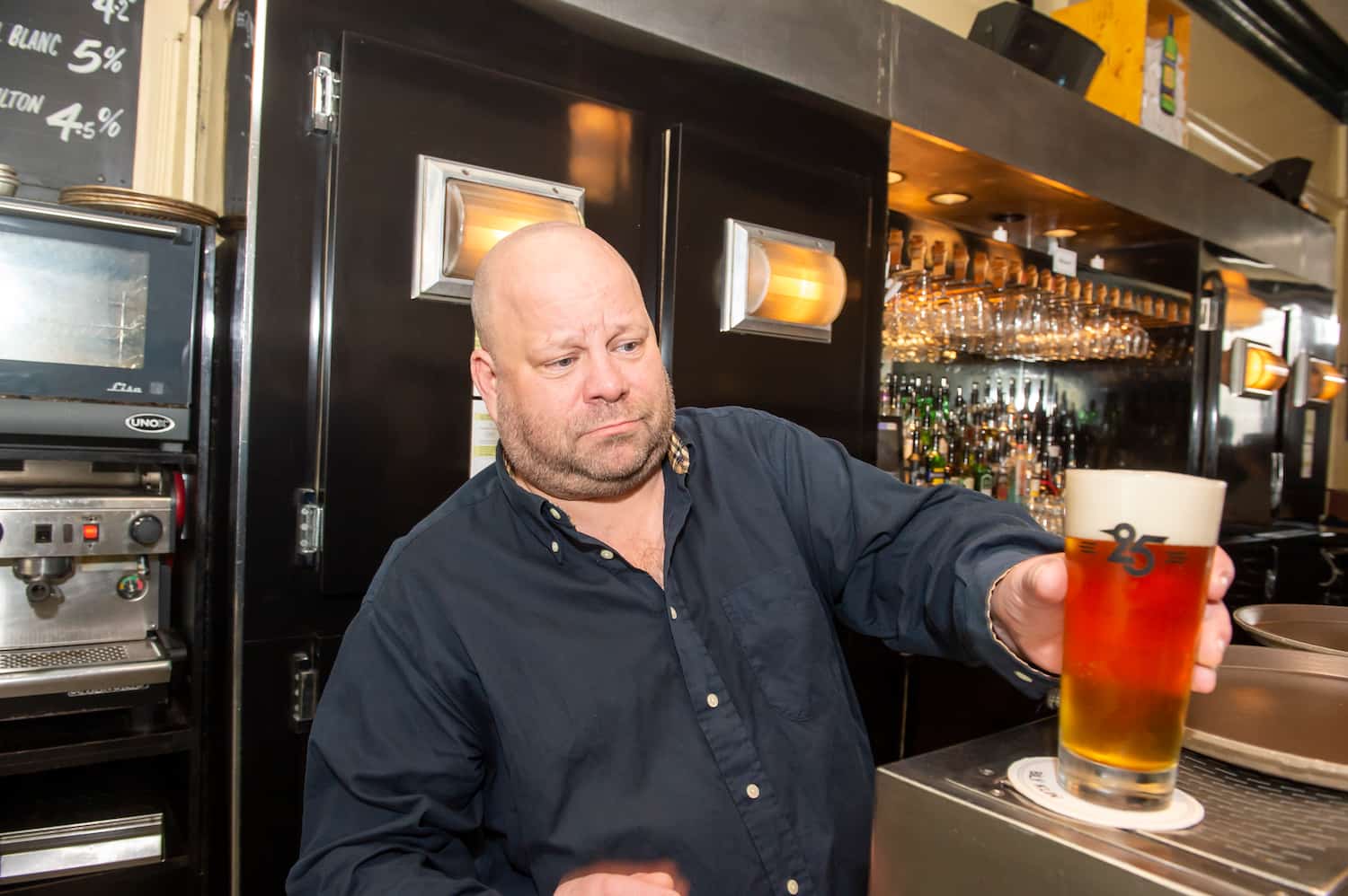 Lessard Pascal Un bar recule sa bière au prix d’antan pour fêter ses 25 ans | JDM