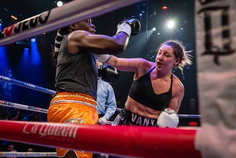 This Quebec boxer lost 130 pounds before returning to the ring