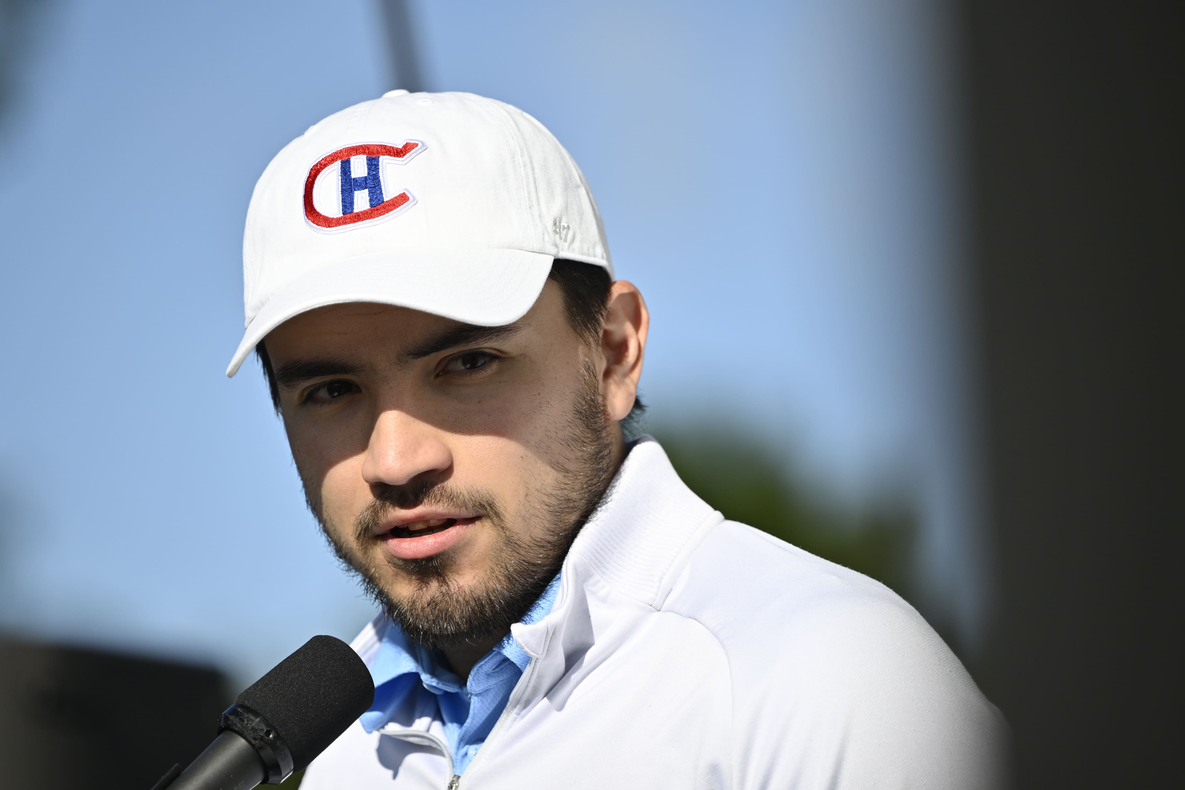 Le capitaine Nick Suzuki lors de la 50e édition du tournoi de golf annuel des Canadiens de Montréal au Club de golf Laval-sur-le-Lac le lundi 14 septembre 2026.