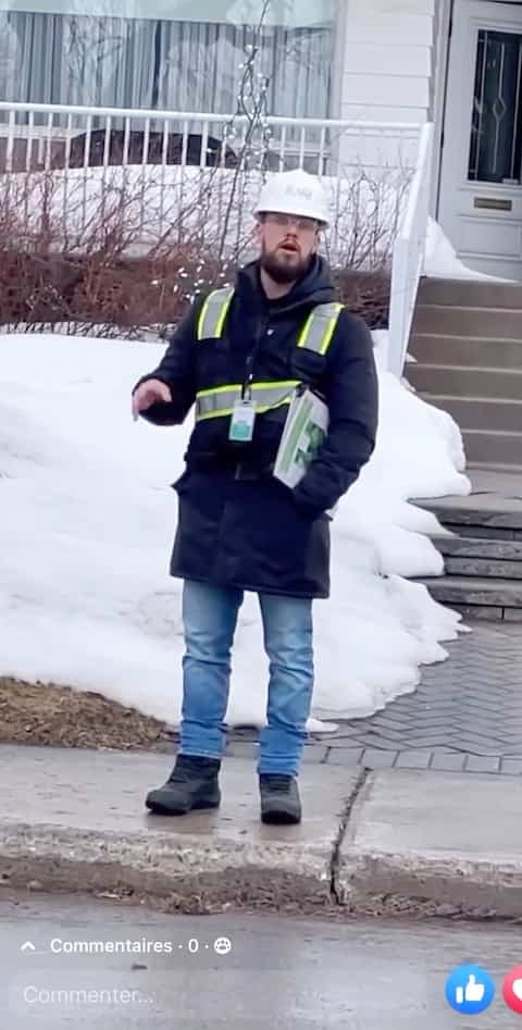 A salesman from the group RAQ illegally filmed back door to door in Laval.