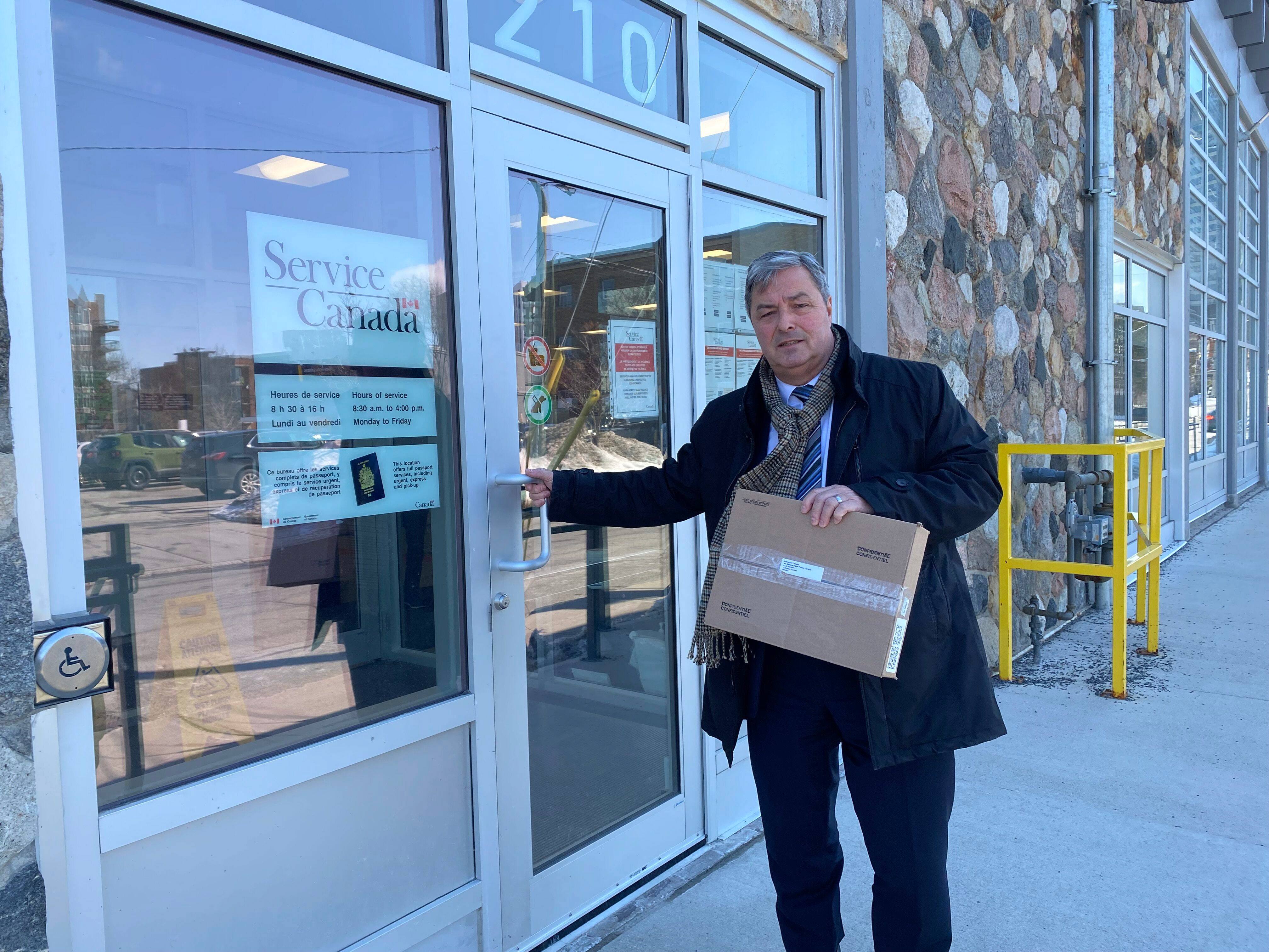 Ils affirment avoir reçu des passeports qui ne leur appartiennent pas ...