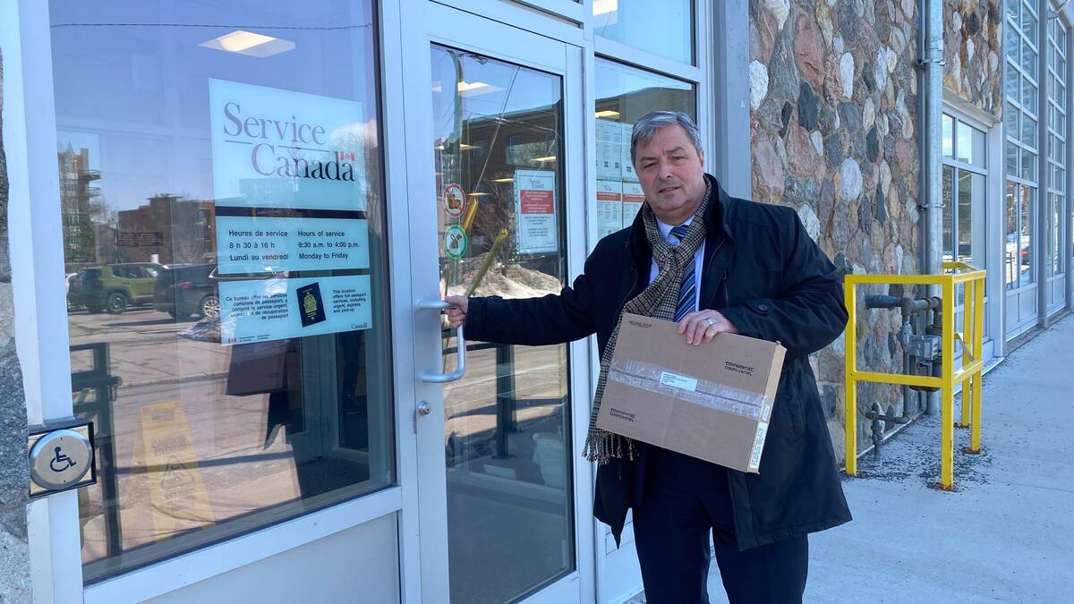 Ils affirment avoir reçu des passeports qui ne leur appartiennent pas ...