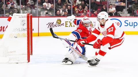 David Perron a battu Samuel Montembeault à deux reprises mardi dans la victoire de 5-0 des Red Wings.
