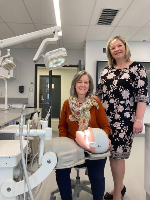 Guylaine Turcotte, Coordinator of the Dental Hygiene Techniques Department (left) and Patricia Poirier, General Manager of Cégep Garneau in the specialized laboratory.
