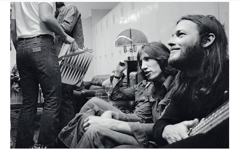 April 1975, Roger Waters and David Gilmour, backstage at the Los Angeles Memorial Sports Arena, USA.