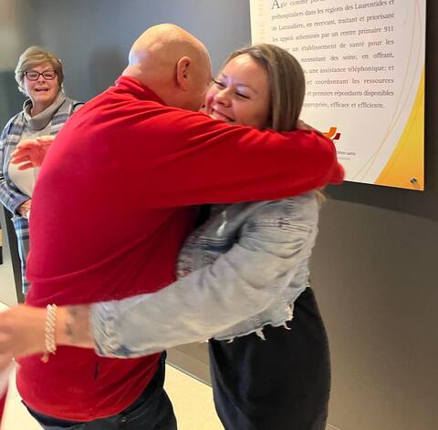 Pierre Leprohon and Martine Charbonneau hugged each other for the first time following the 9-1-1 call two months earlier. Roxane Sicotte, the miraculous, is behind.