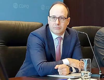 Den Rücktritten folgt ein weiterer bei Ivanhoé Cambridge, der Immobilientochter der Caisse de dépôt etplacement du Québec. Nachdem Ivanhoé den Abgang seiner CEO, Nathalie Palladitcheff, und der Nummer eins in Europa und im asiatisch-pazifischen Raum, Karim Habra, bekannt gegeben hatte, bestätigte er uns gestern den Abgang von Christian Daumann, Leiter seiner Aktivitäten in Deutschland.