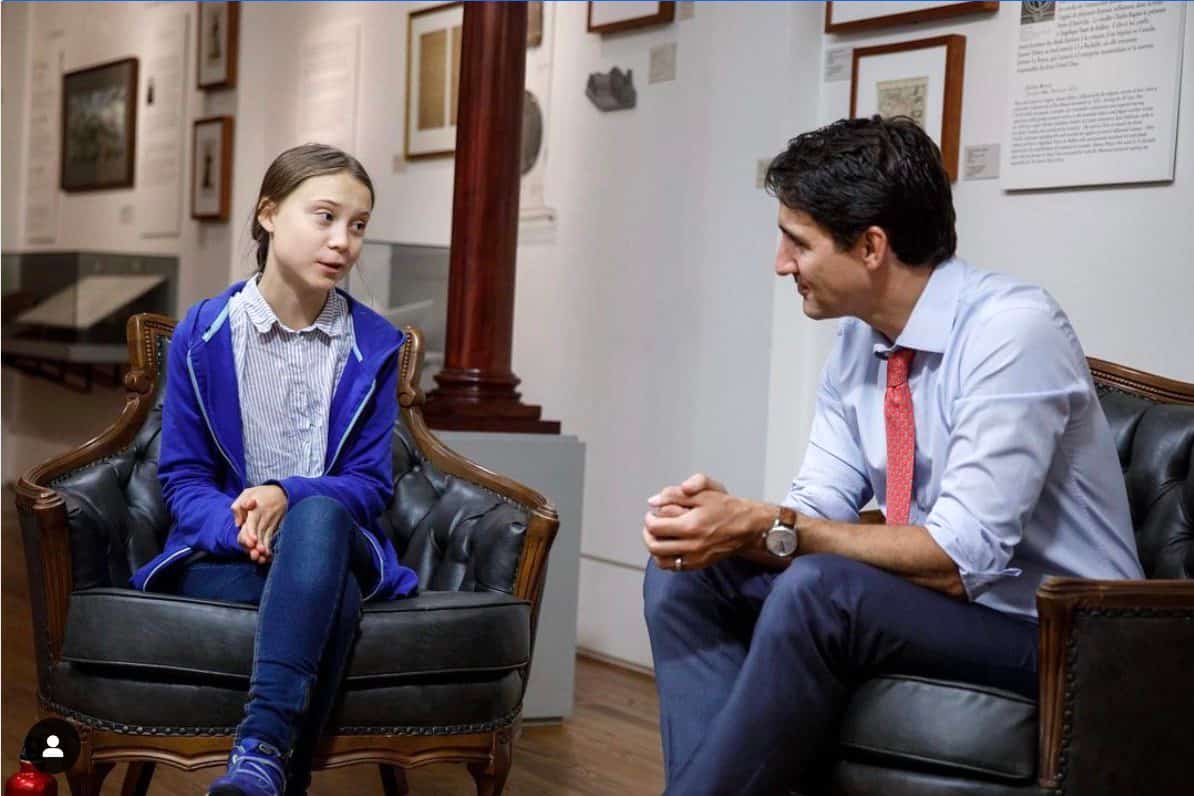 Durant la campagne électorale de 2019, Justin Trudeau a promis de planter 2 milliards d’arbres quelques heures après avoir rencontré la militante écologiste Greta Thunberg à Montréal, dans le contexte d’une grande marche pour le climat.

Photo prise le 27 septembre 2019, où près d’un demi-million de personnes ont envahi les rues de Montréal à l’occasion de la grande marche pour le climat, selon une estimation des organisateurs. Il s’agirait du plus grand rassemblement de l’histoire du Québec.