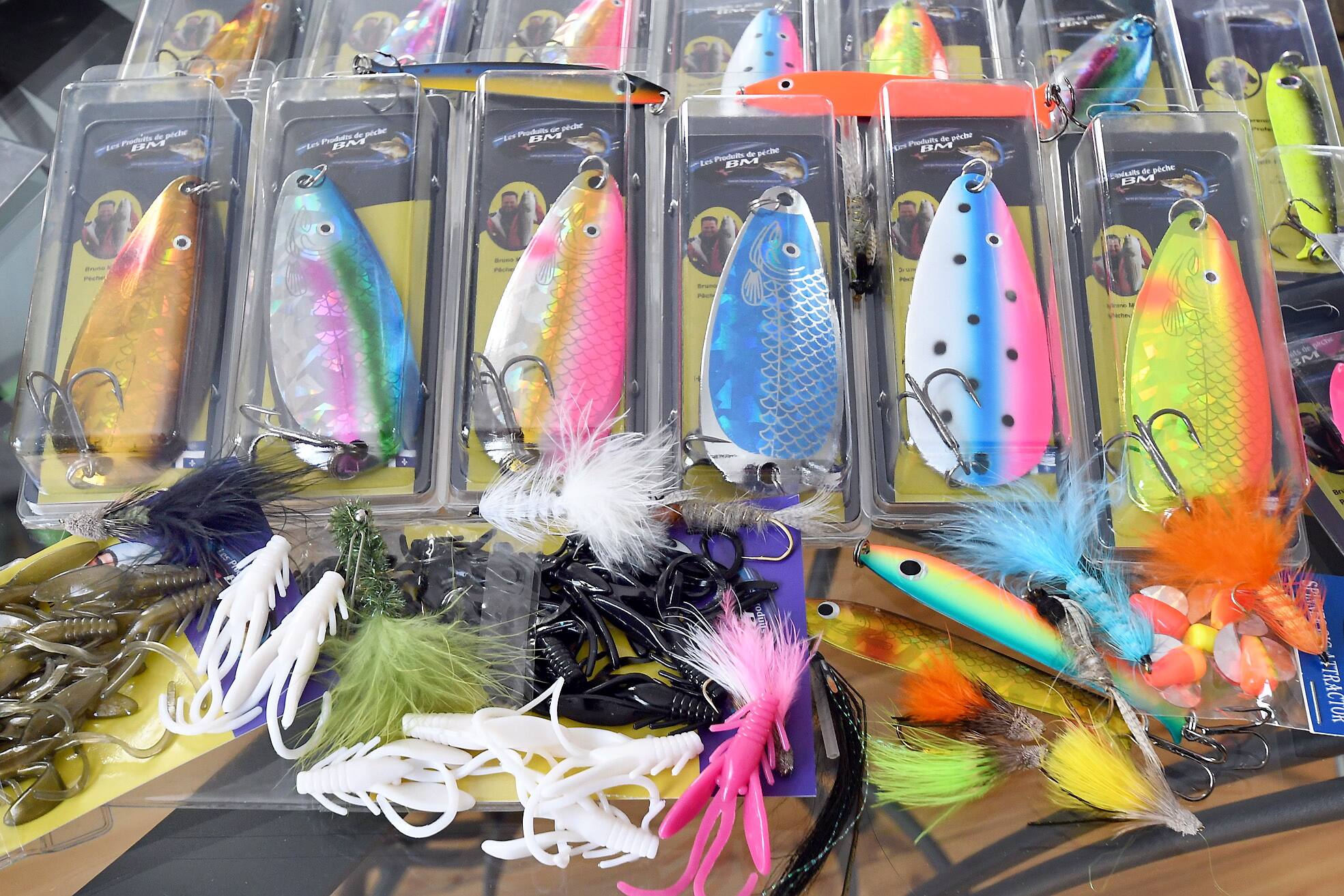 Lot De 137 Leurres Mouche De Pêche En Boîte – Différents Styles Pour Truite, Bar – Qievcrme