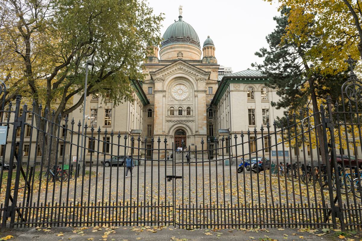 Manifestation contre la r&eacute;forme de la loi 101 au Coll&egrave;ge Dawson