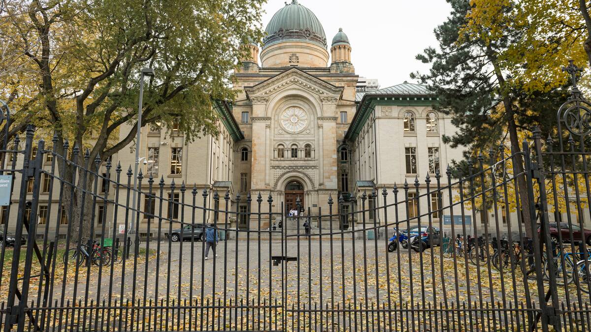 Manifestation contre la réforme de la loi 101 au Collège Dawson