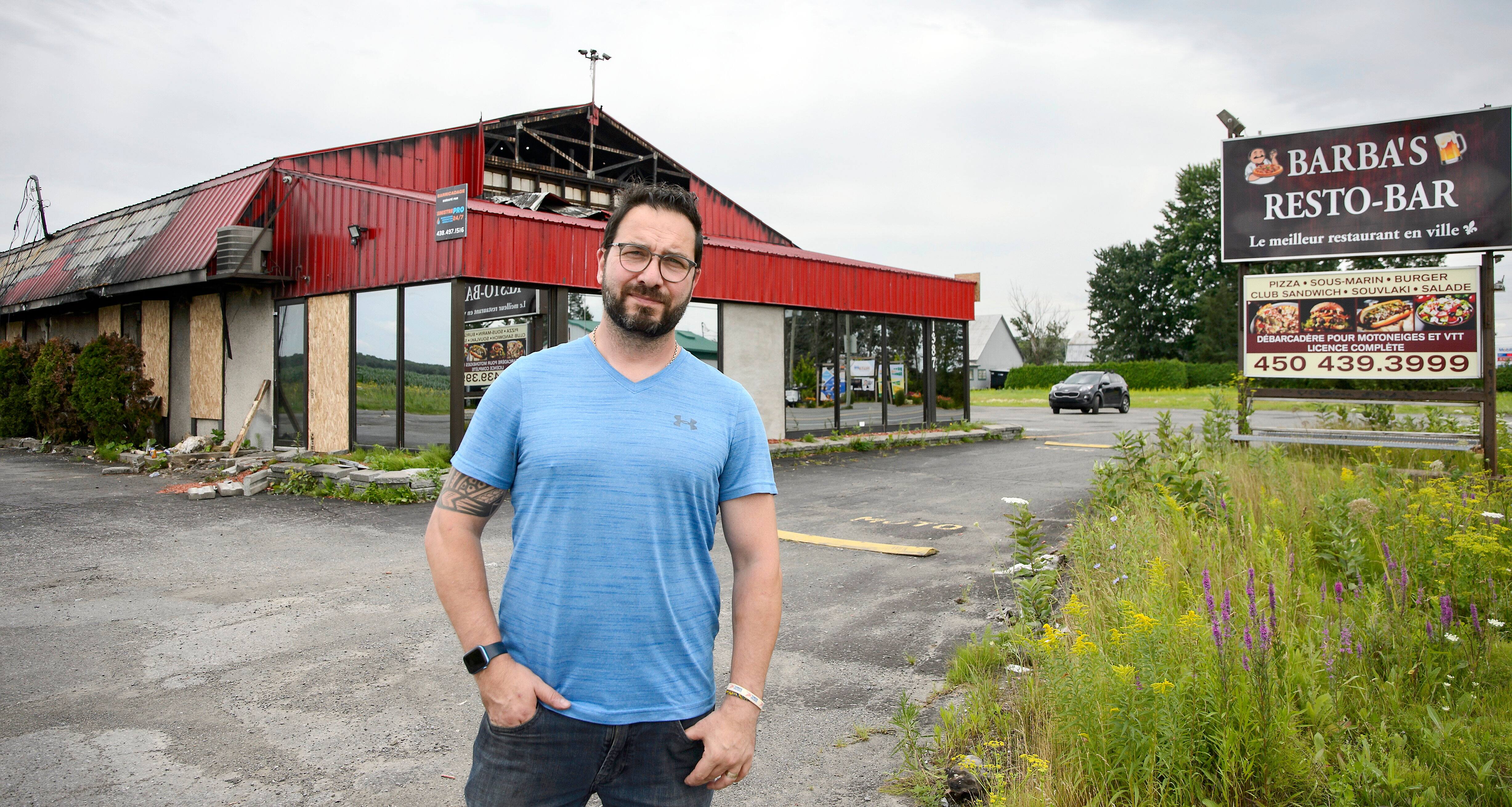 [PHOTOS] &laquo;Tellement de sacrifices perdus&raquo;: jusqu&rsquo;&agrave; 10 000$ pour retrouver l&rsquo;incendiaire de sa pizz&eacute;ria