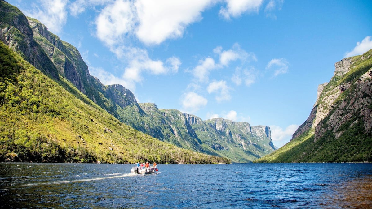 Voyager sans se ruiner? Le laissez-passer «Un Canada fort» renouvelé pour les Fêtes et l'été prochain