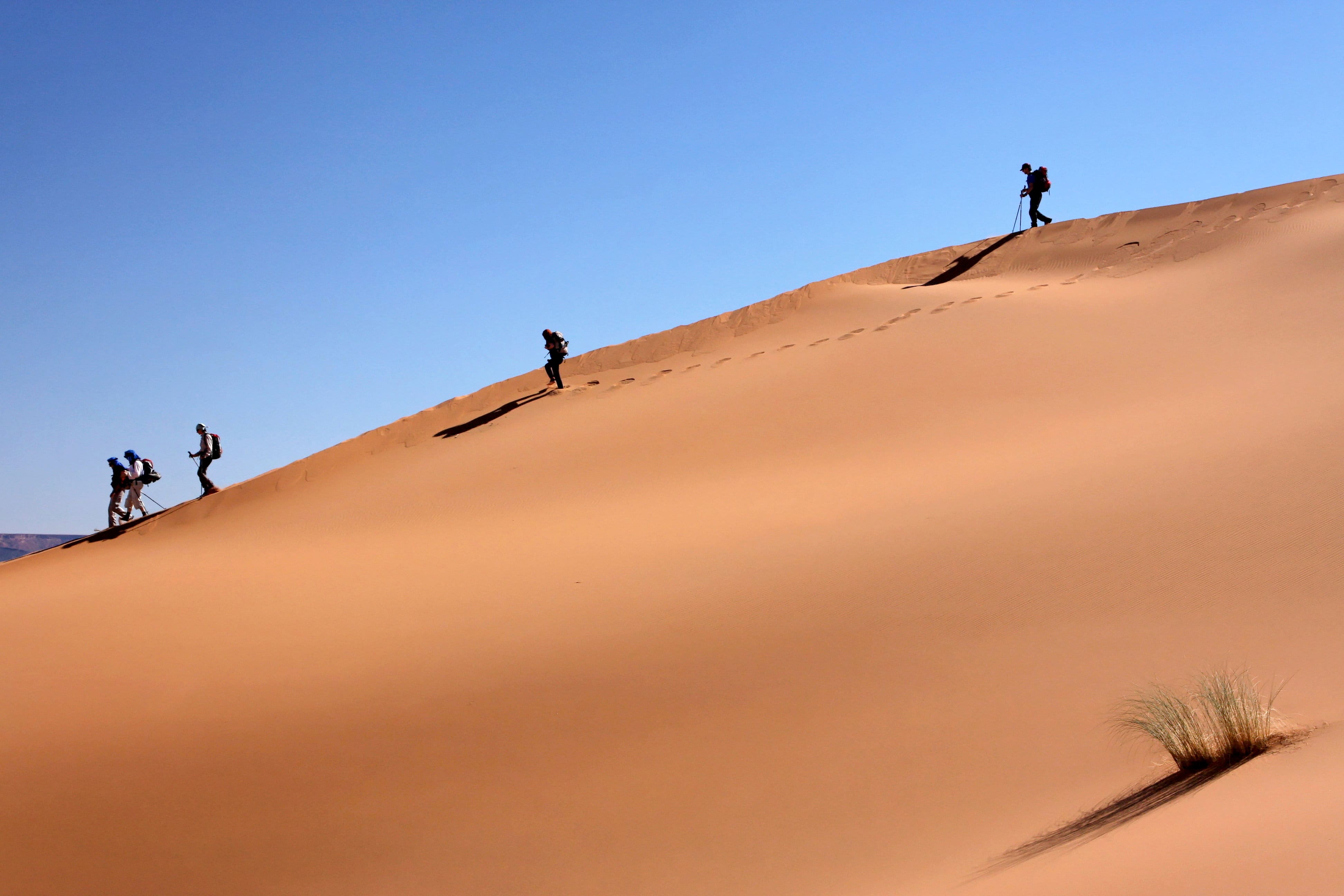 6 sentiers de randonn&eacute;e qui traversent les d&eacute;serts les plus spectaculaires de la plan&egrave;te