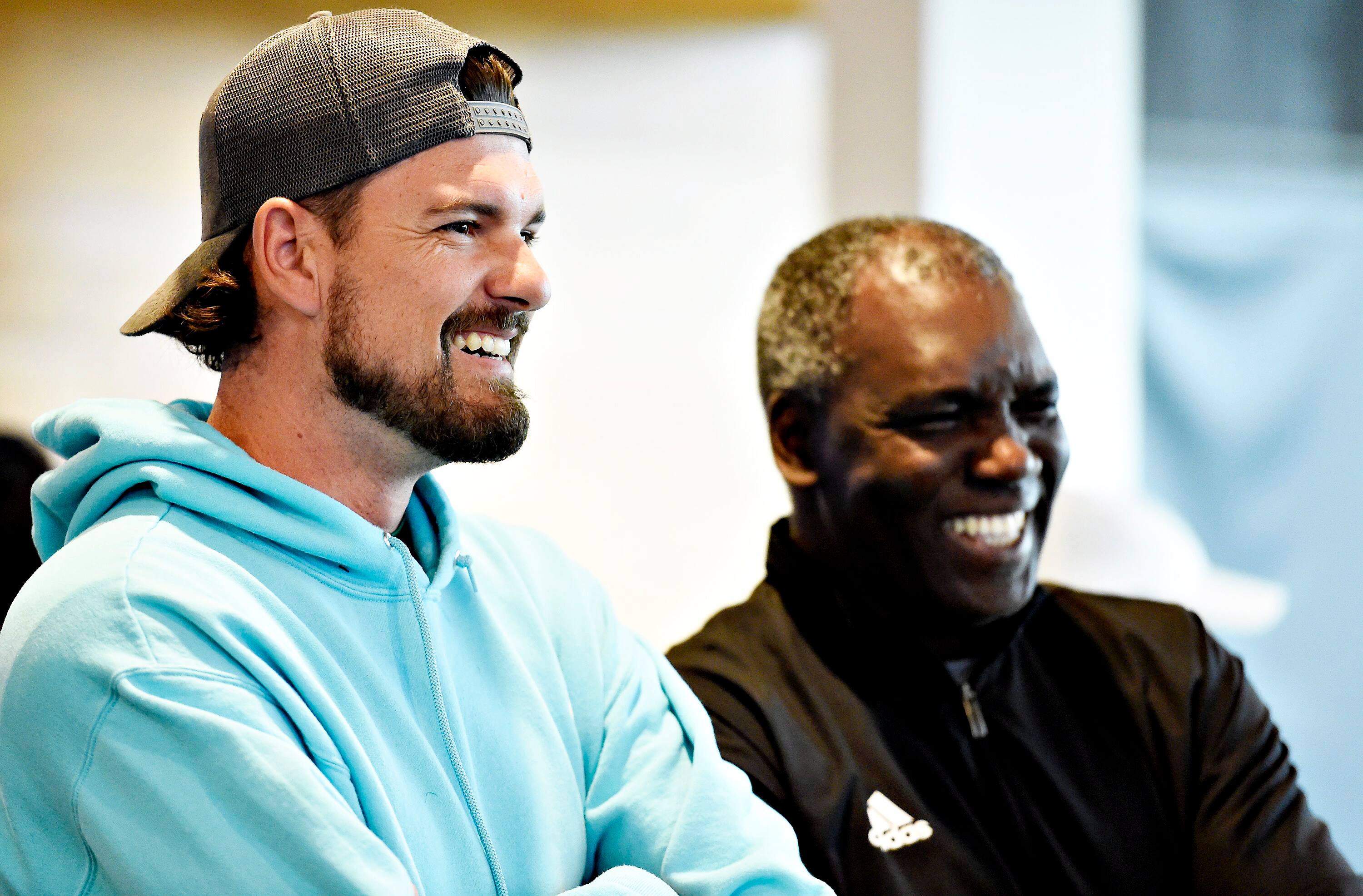 Toyota Charlesbourg y Kia Beauport son las primeras empresas quebequenses que patrocinan uno de los torneos organizados por la Academia Aliassime. Los vemos aquí en el cartel del torneo Open Class 1000, que se desarrolló hasta el martes.