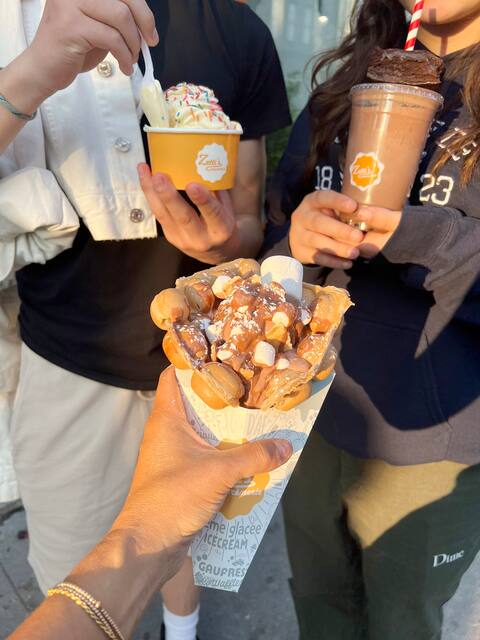 Chez Zetti's: puffy waffle, peach ice cream and Brownie milkshake, 3839 boul. Saint Laurent.