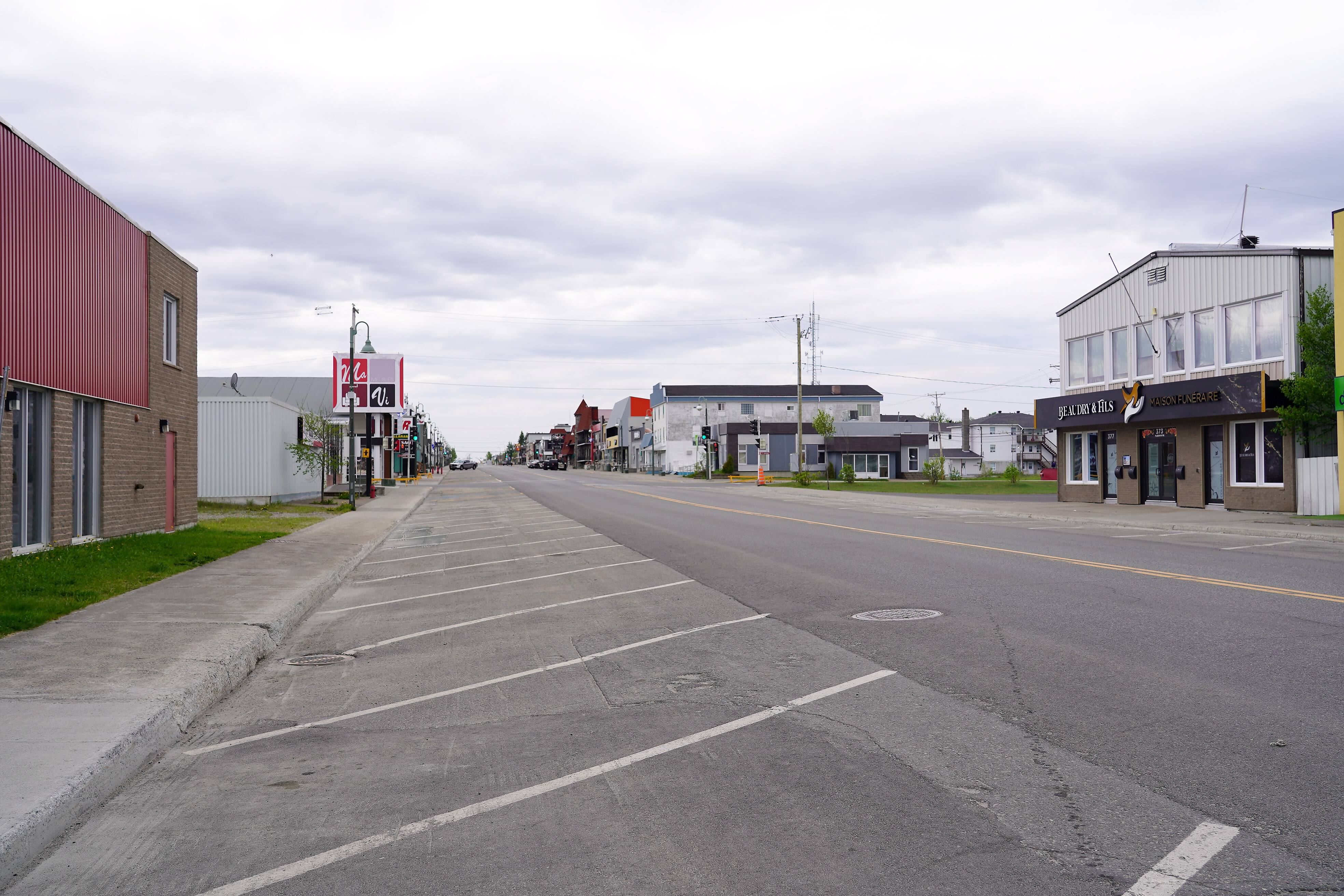 Feux de forêt ces photos de Chibougamau déserte frappent l'imaginaire
