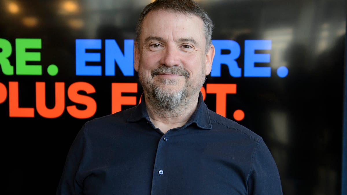 «Ma santé mentale est trop importante»: Claude Legault remet en question son avenir de scénariste au petit écran